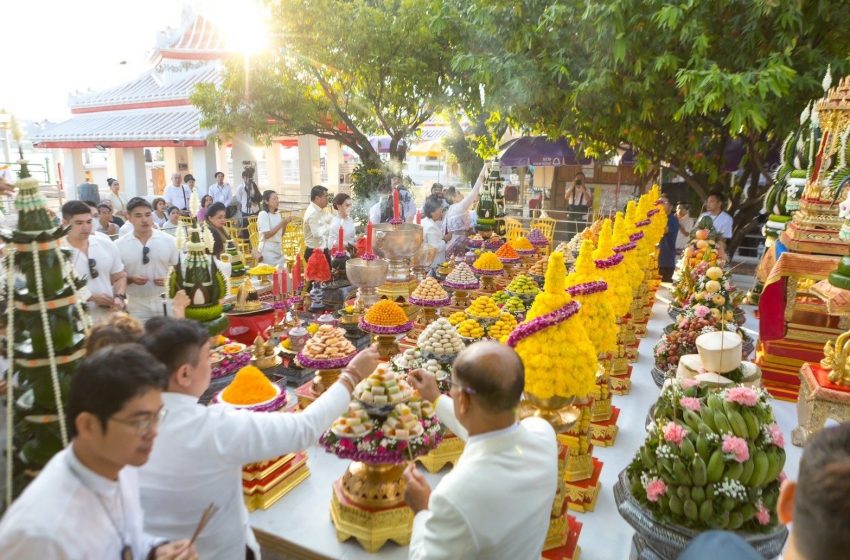  อาจารย์เอ็ม สุรชา ชีพชลประกอบพิธีบวงสรวงสิ่งศักดิ์สิทธิ์และดวงพระวิญญาณสมเด็จพระเจ้าตากสินมหาราชวันคล้ายวันปราบดาภิเษก ครบ 257 ปี